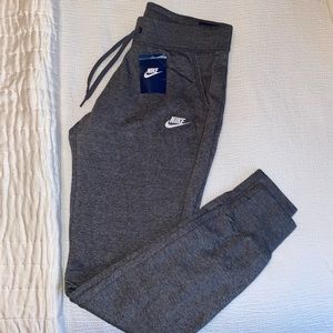 Women’s Nike joggers tight fit